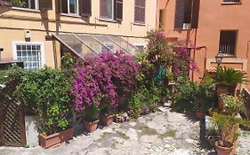 Elegante Open Space Con Vasca Idromassaggio A Trastevere