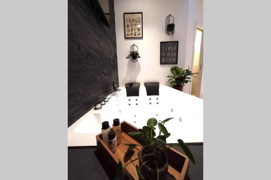 Elegante Open Space Con Vasca Idromassaggio A Trastevere Eksteriør billede